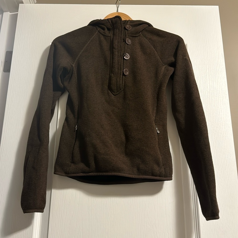 The North Face Pullover Hoodie Half Zip with Buttons and zippered pockets